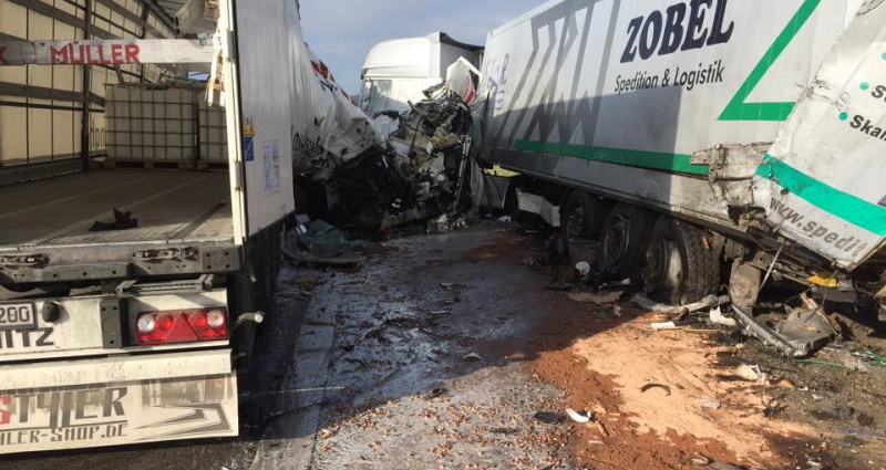 Schwerer LKW-Unfall – A5 bleibt weiterhin gesperrt
