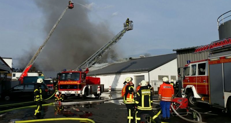 Sandershausen: Über 260 Einsatzkräfte beim Großbrand