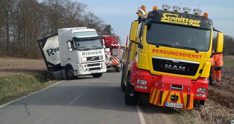 Waldeck Frankenberg: LKW wich Bus aus
