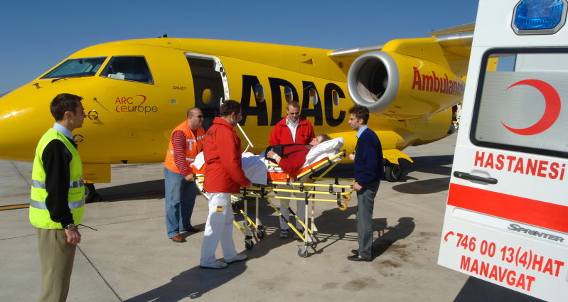 Weltweite Hilfe seit 40 Jahren – ADAC Ambulance fliegt Urlauber bei Unfall oder Krankheit wieder heim