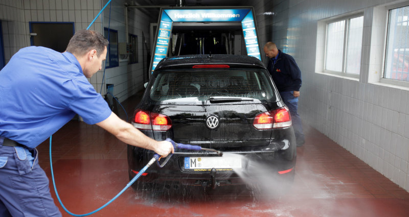 Auto waschen ohne Ärger – Tipps rund um Waschanlagen