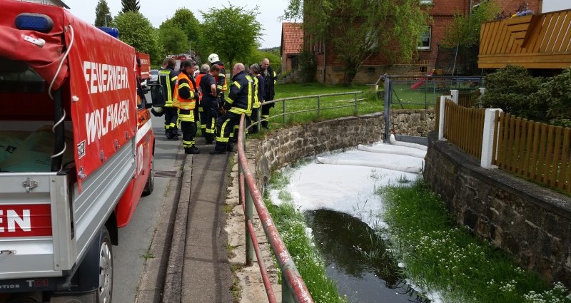 Ippinghausen: Öleinsatz auf Elbe