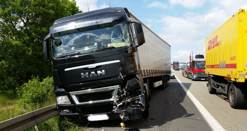 Zwei Unfälle auf der A7 – 50.000 Euro Sachschaden