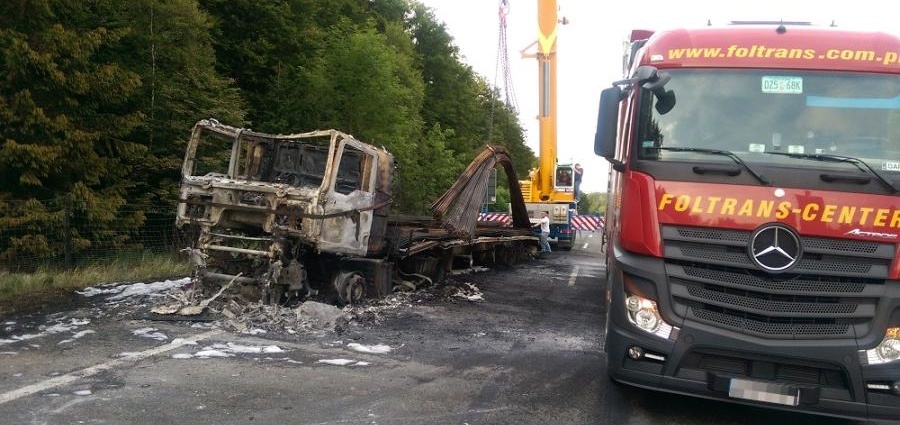 LKW-Bergung auf A4 am Abend abgeschlossen