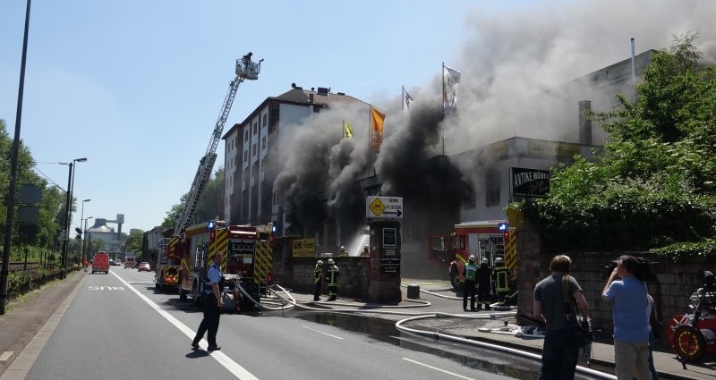 Mainz: Großbrand zerstört Lagerhalle