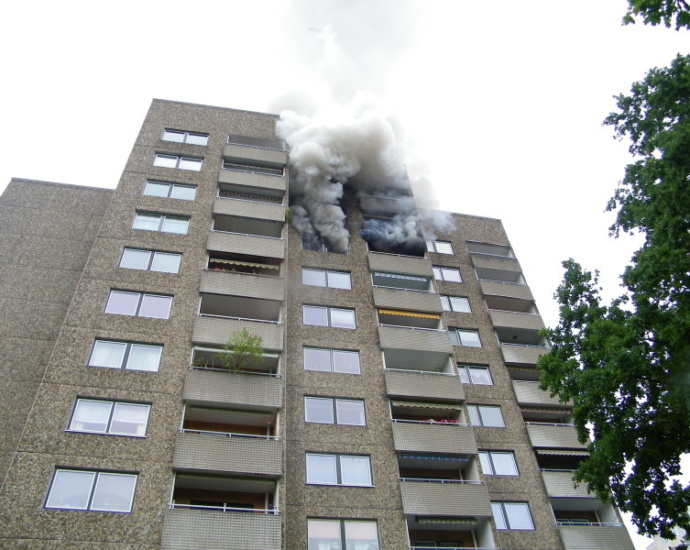 Brand im Hochhaus – Rauchmelder warnte Nachbarn