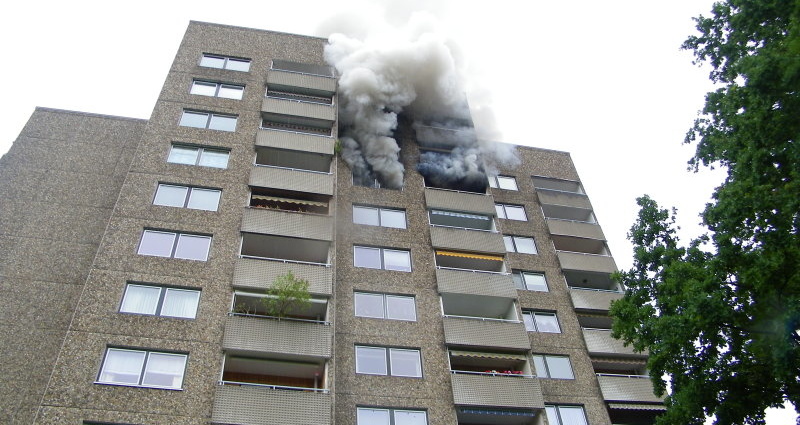 Brand im Hochhaus – Rauchmelder warnte Nachbarn