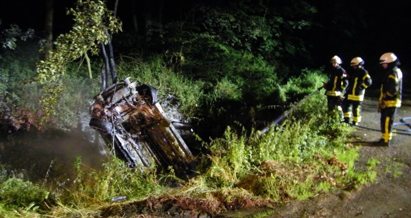 Druseltal: Insassen retten sich aus brennendem Auto