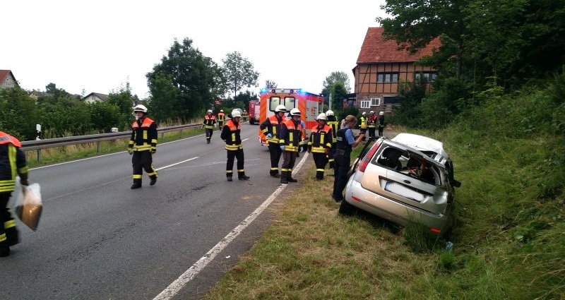 B 450: Zwei Rettungshubschrauber nach Unfall im Einsatz