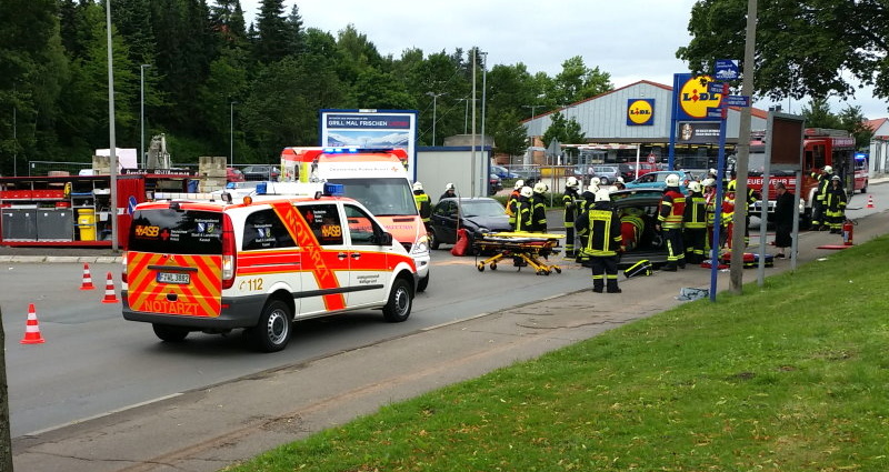WOH: Schwerer Unfall im Kreuzungsbereich