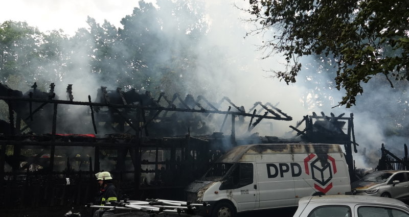 16 Fahrzeuge bei Großbrand beschädigt