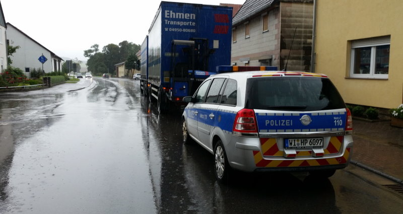 B 83: Rollerfahrerin bei Unfall tödlich verletzt