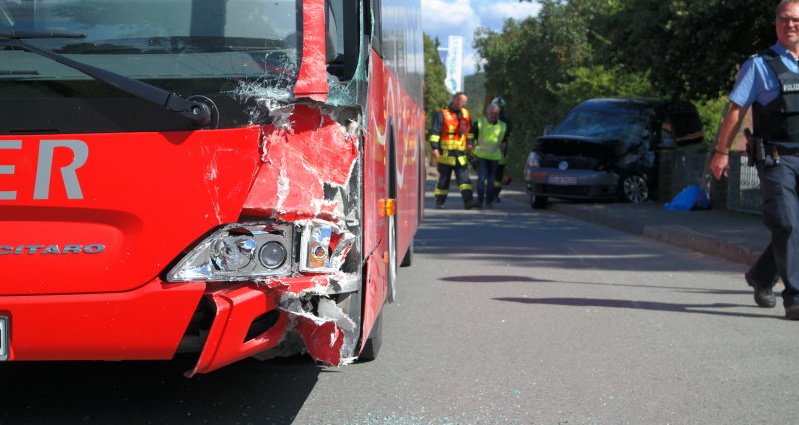 Medizinischer Notfall ? – Schwerer Unfall mit Linienbus