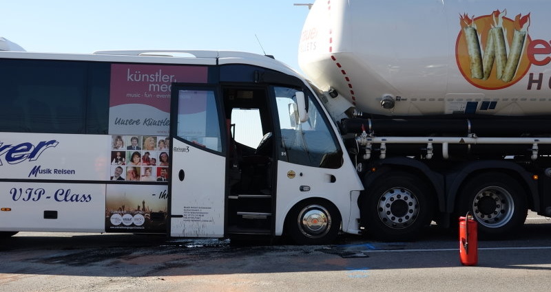 Vollbesetzter Reisebus auf A3 verunglückt – Über 20 Verletzte