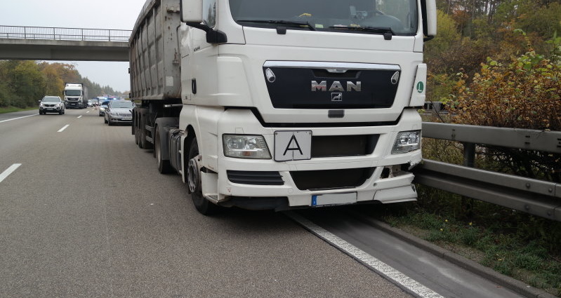Medizinischer Notfall? – LKW-Unfall auf A44