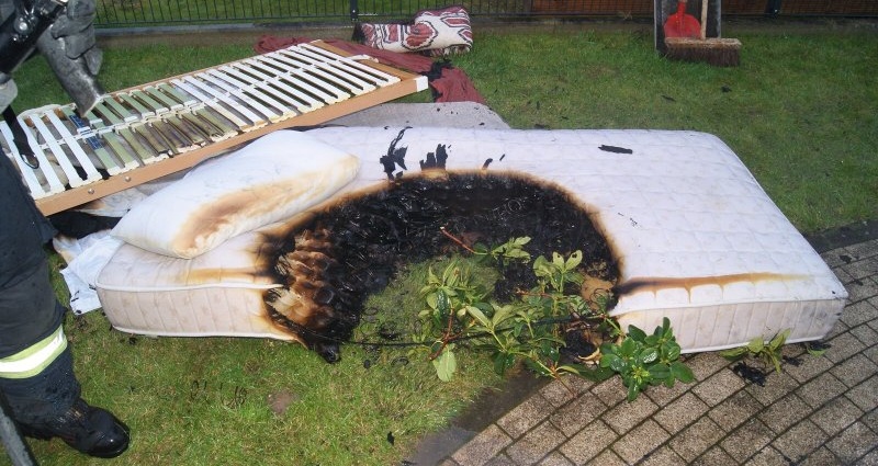Heizdecke entzündete sich – Feuerwehr verhinderte schlimmeres