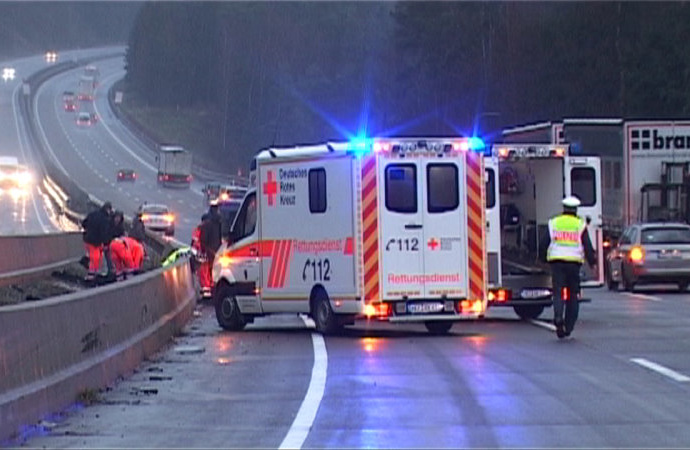 Polizist bei der Absicherung einer Unfallstelle von PKW erfasst und getötet
