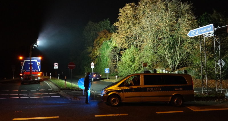 Autobahnauffahrt: Fußgänger vom PKW erfasst