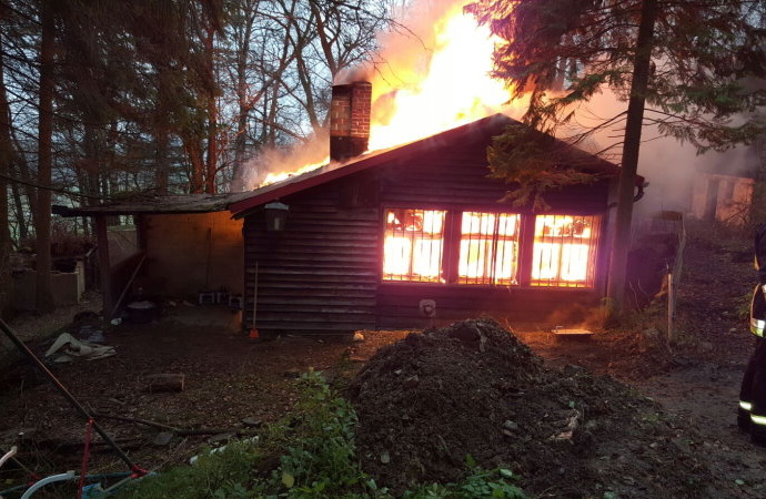 Calden: Holzhütte brannte im Wald
