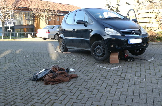 Von Sonne geblendet? – Fußgängerin lebensbedrohlich verletzt