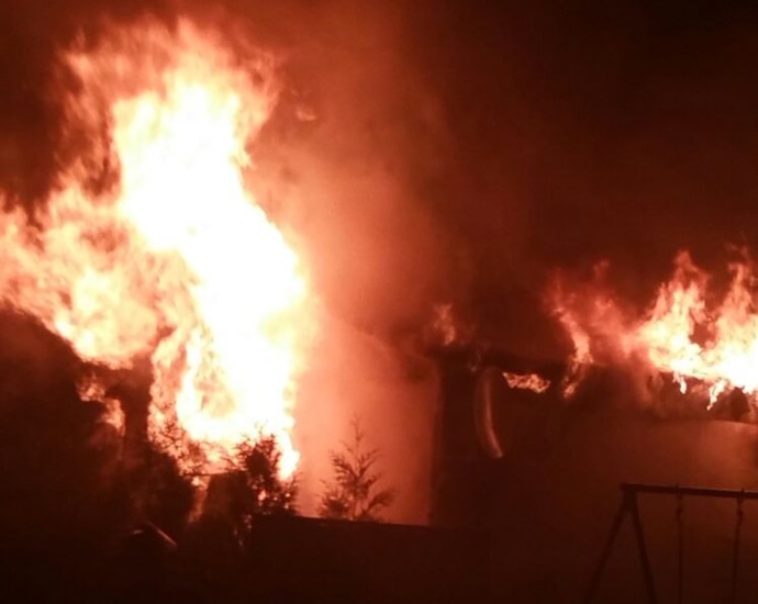 Fuldatal: Nebengebäude stand im Vollbrand