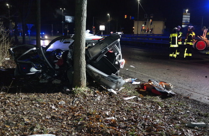 KS: Illegales Straßenrennen? – Schwerer Unfall auf der Dresdener Strasse