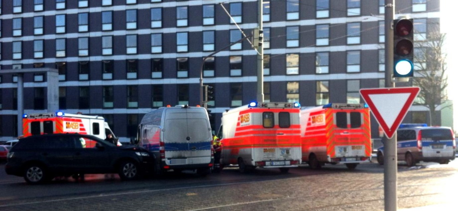 KS: Fünf Verletzte bei Unfall mit Gefangenentransporter