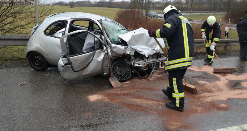KB: Vier Verletzte bei Unfall auf B252
