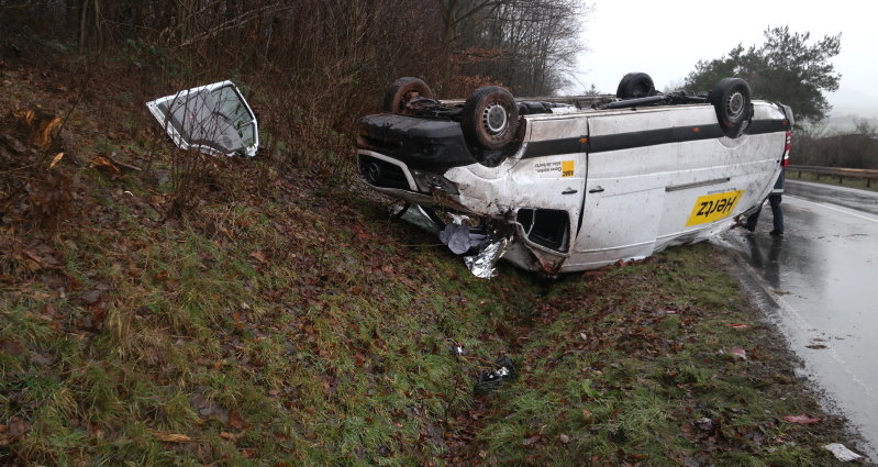 Alte B83: Schwerer Sprinter-Unfall in Höhe Kiliansblick