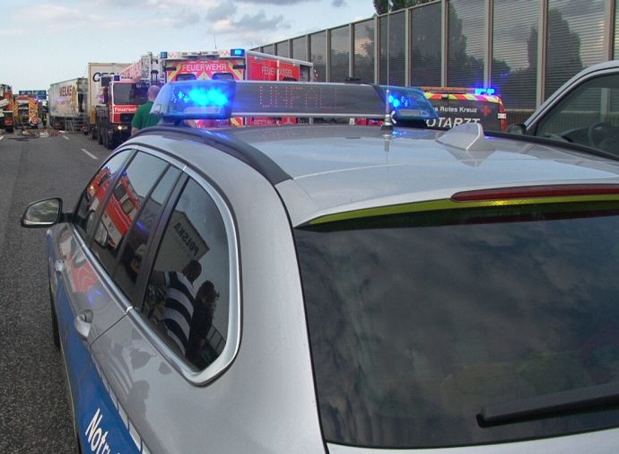 Südhessen: Gefahrgut-LKW drohte Böschung hinabzustürzen