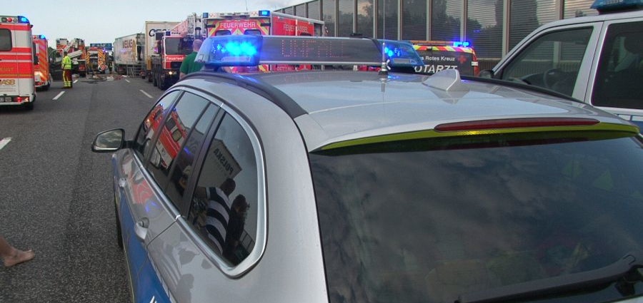 Südhessen: Gefahrgut-LKW drohte Böschung hinabzustürzen