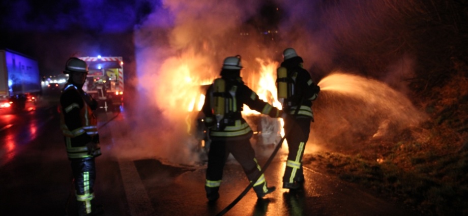 PKW auf A7 ausgebrannt