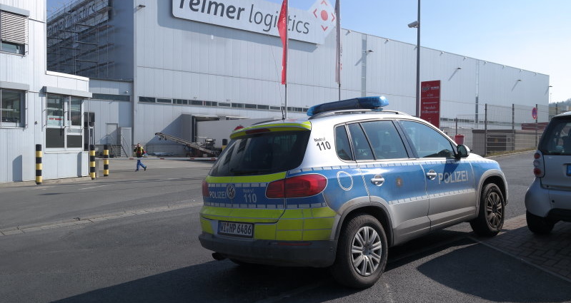 Ladungsdiebstahl aus LKW löst Gefahrguteinsatz aus