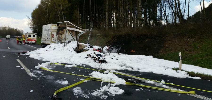 Totales Chaos nach LKW Brand auf A7
