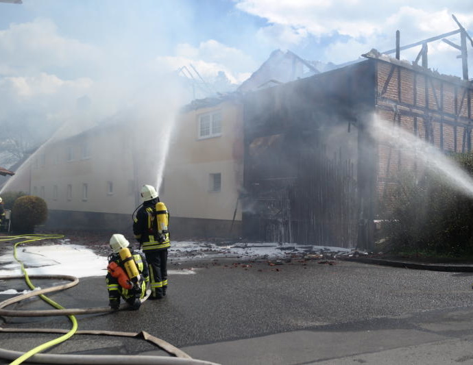 Edermünde: 100 Einsatzkräfte bei Wohnhausbrand im Einsatz