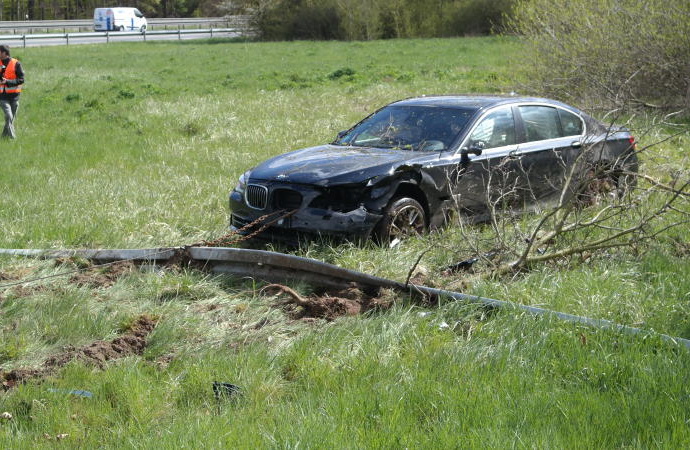Unfall: Bis zu 250 km/h – Polizei verfolgte Autodieb