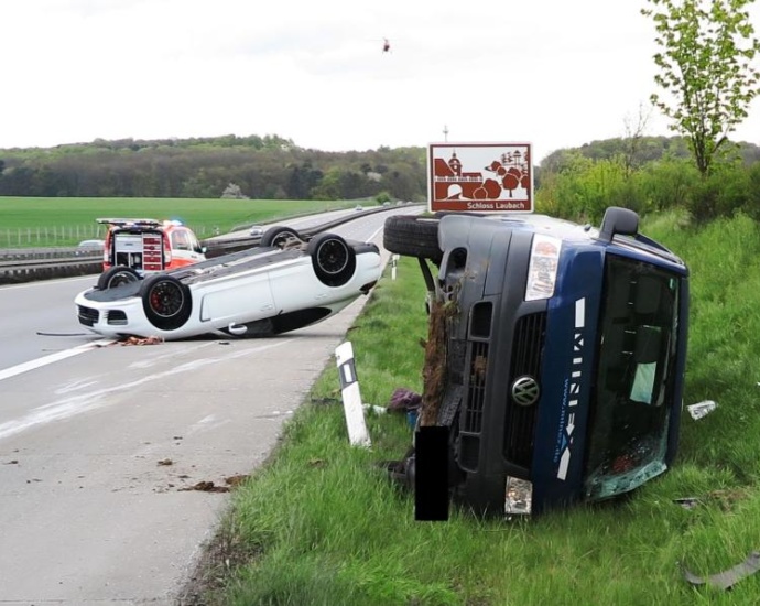 A5: Gespann mit Porsche Verunglückt