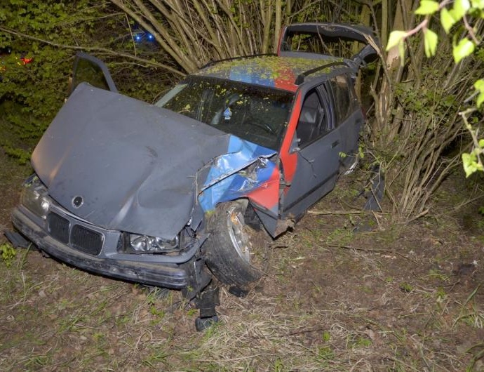 BMW nach Unfall Totalschaden – Fahrer leicht verletzt