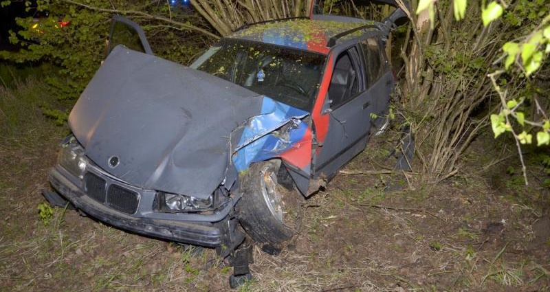 BMW nach Unfall Totalschaden – Fahrer leicht verletzt