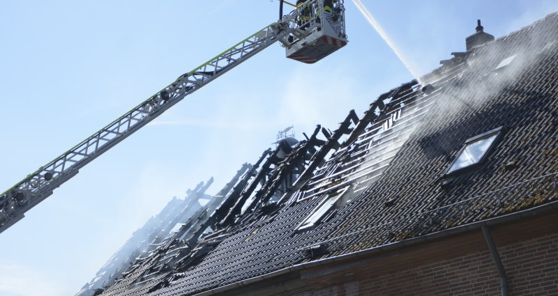 Wohnhaus nach Dachstuhlbrand in Diemelstadt unbewohnbar
