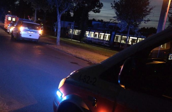 Kaufungen: 78-Jähriger von Straßenbahn erfasst und verletzt