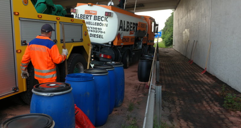 Rund 4.000 Liter Heizöl nach Unfall ausgelaufen