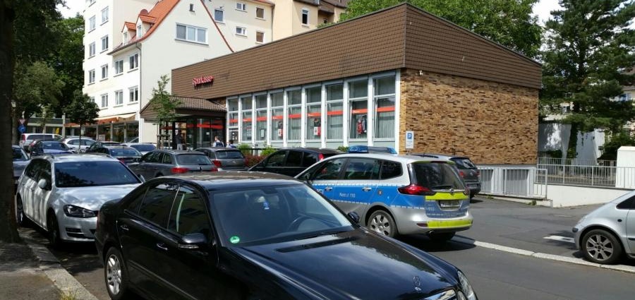Aktuell: Bewaffneter Raubüberfall auf Geldinstitut in Akademiestraße