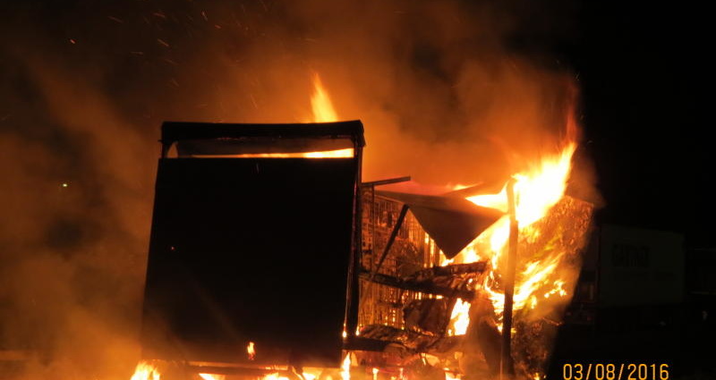 Mittelhessen: LKW auf Parkplatz Stauferburg stand in Flammen