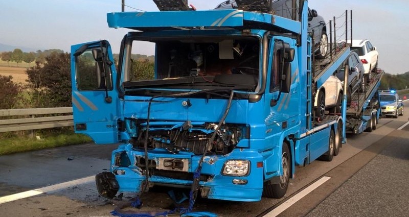 A5: Unfall mit Autotransporter – 50.000 Sachschaden