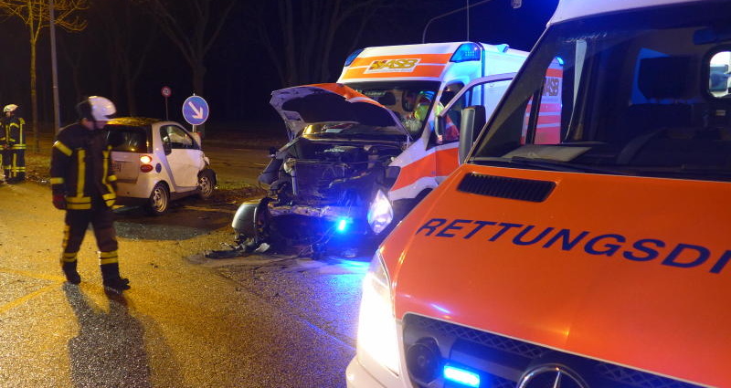 KS: Rettungswagen auf Alarmfahrt verunglückt