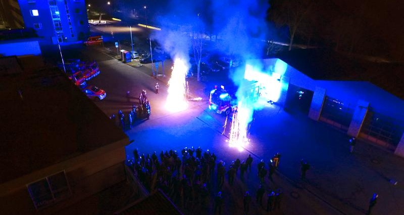 Niestetal: Neues HLF 20 mit Feuerwerk präsentiert