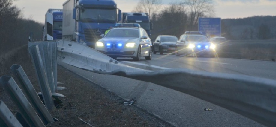 Unfall mit mehreren Fahrzeugen auf A49