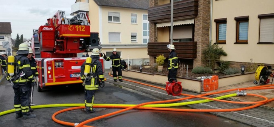 Aktuell: Kellerbrand in Mehrfamilienhaus