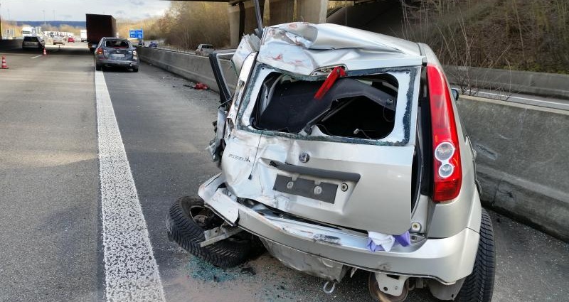 A44: LKW übersah wohl Stauende